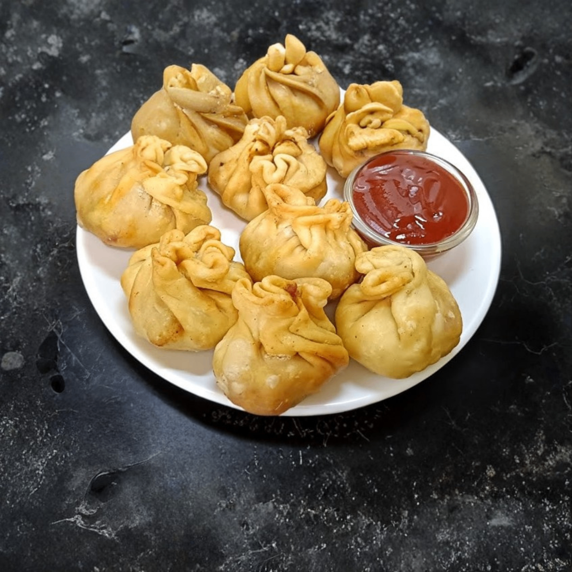 Fried momos with chutney